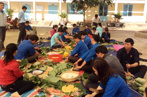 ĐVTN tham gia gói bánh chưng tặng người nghèo đón Tết